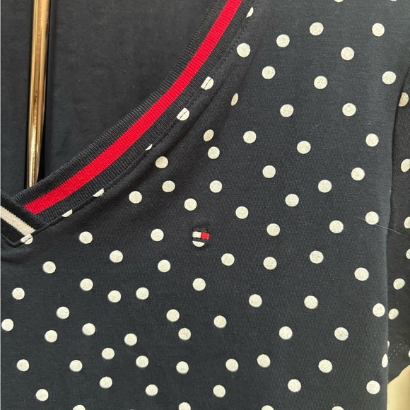Tommy Hilfiger Navy and White Polka Dot V-Neck Casual Tee NWT Sz S New With tags - Picture 4 of 7